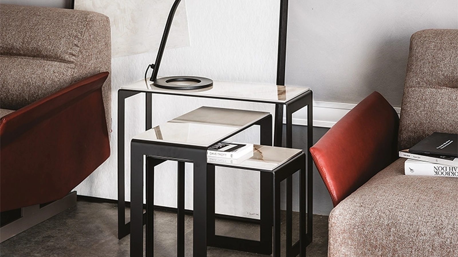 Tavolini con piano in ceramica effetto marmo Kitano di Cattelan Italia