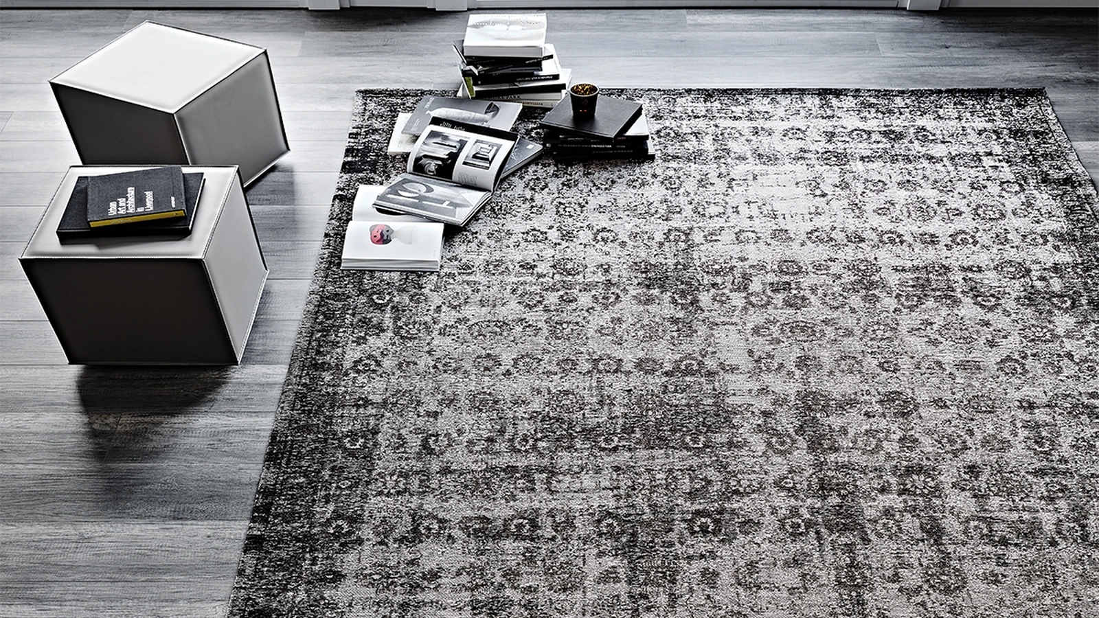 Tappeto Mapoon in cotone e ciniglia a rilievo dall'aspetto slavato e consumato di Cattelan Italia