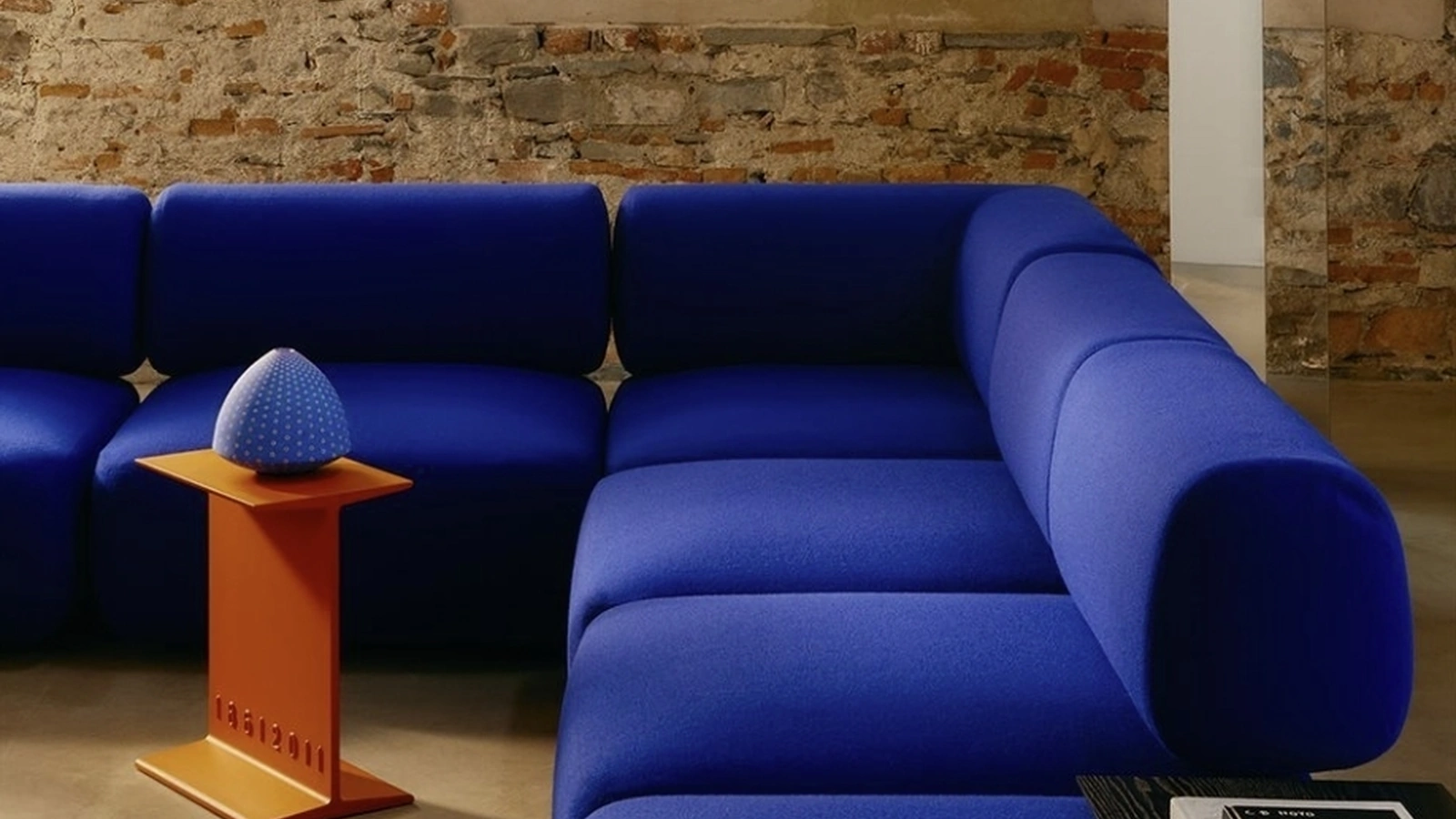 Tavolino Italia in metallo laccato di Desalto