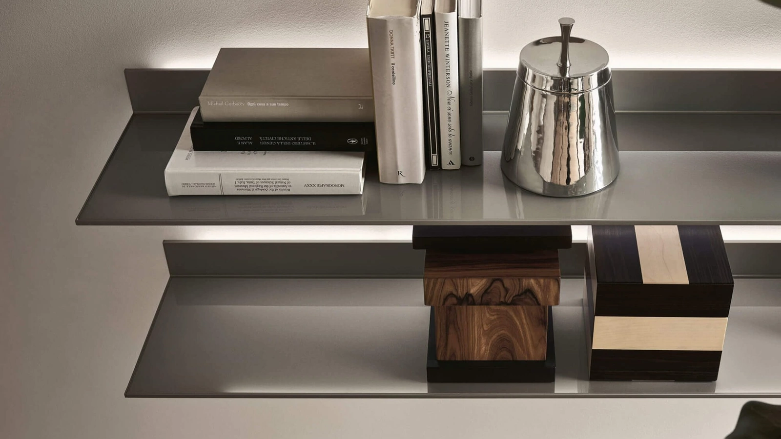 Mensola in vetro Eos di Rimadesio