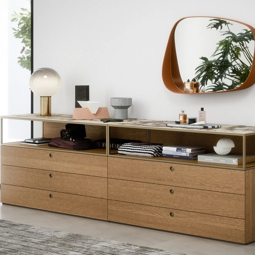 Specchio Flow con cornice in cuoio di Novamobili