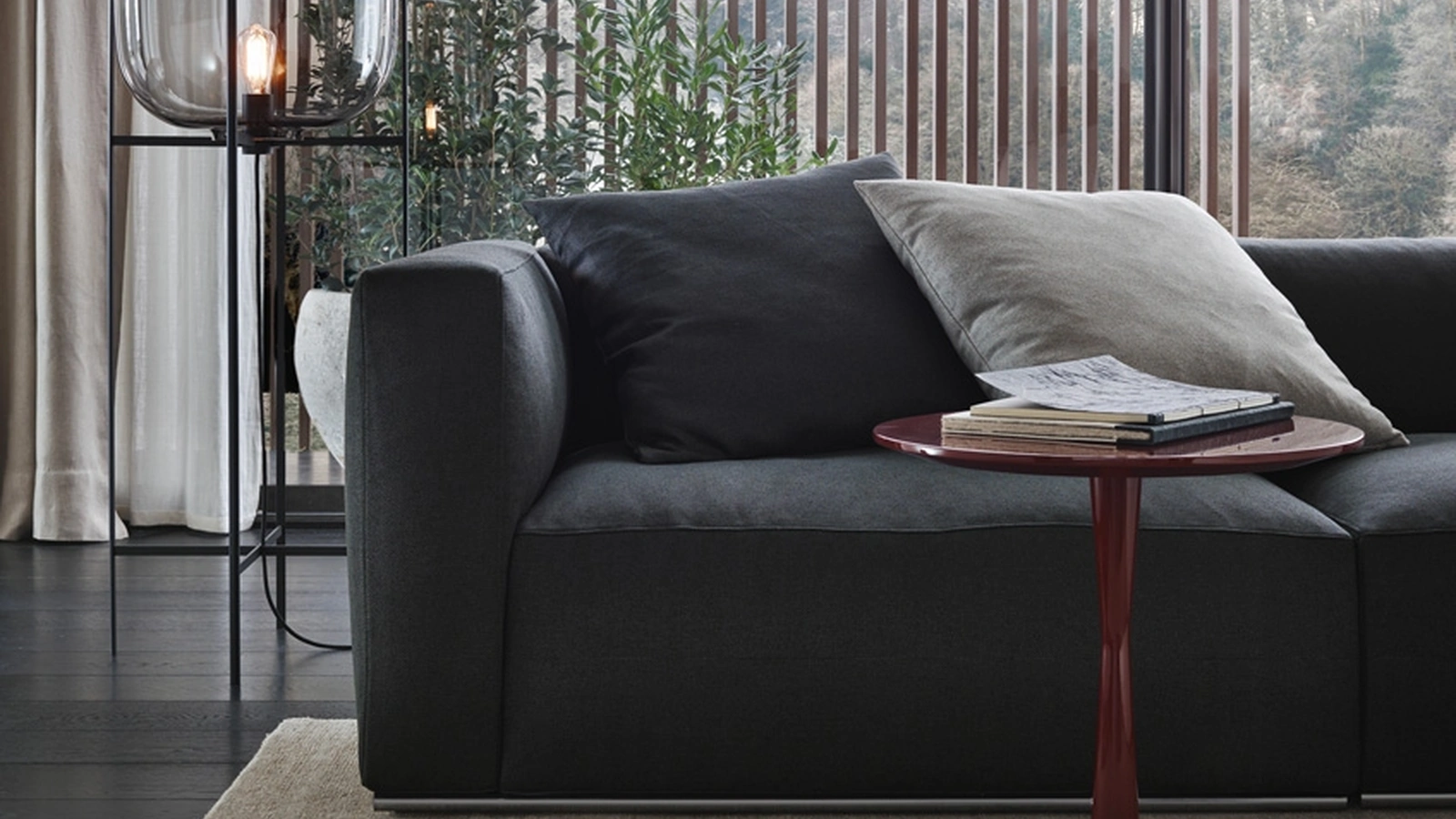 Tavolino rotondo Flute in laccato opaco di Poliform