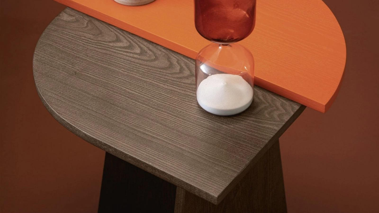 Tavolino Kisai 02 in legno con piano a contrasto in frassino tinto e laccato di Oggioni
