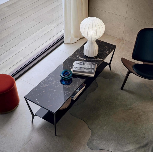 Tavolino Planet rettangolare con top in marmo e struttura in metallo di Rimadesio