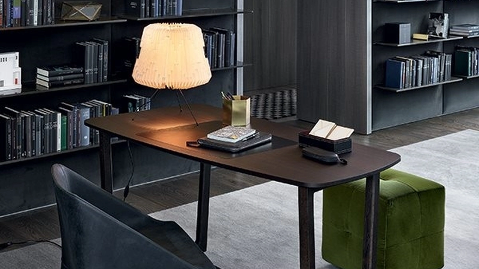 Scrittoio Concorde in rovere e cuoio di Poliform