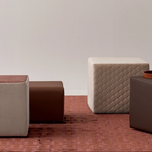 Pouf Pondo quadrato o rettangolare in tessuto o pelle di Oggioni