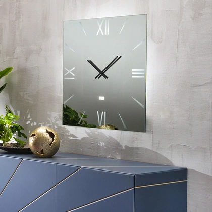 Orologio da muro realizzato in cristallo specchiante fumé serigrafato Skyline di Riflessi