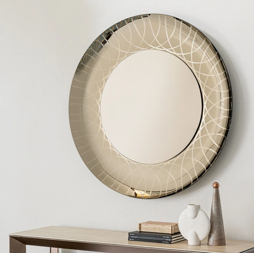 Specchio Vanity con cornice in cristallo specchiante bronzato in fusione con incisioni di Riflessi