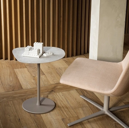 Tavolino Mixit con top in ceramica di Desalto