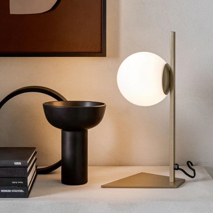 Lampada da tavolo Meridian T di Riflessi