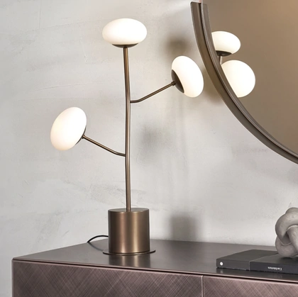 Lampada da tavolo Ramy T di Riflessi