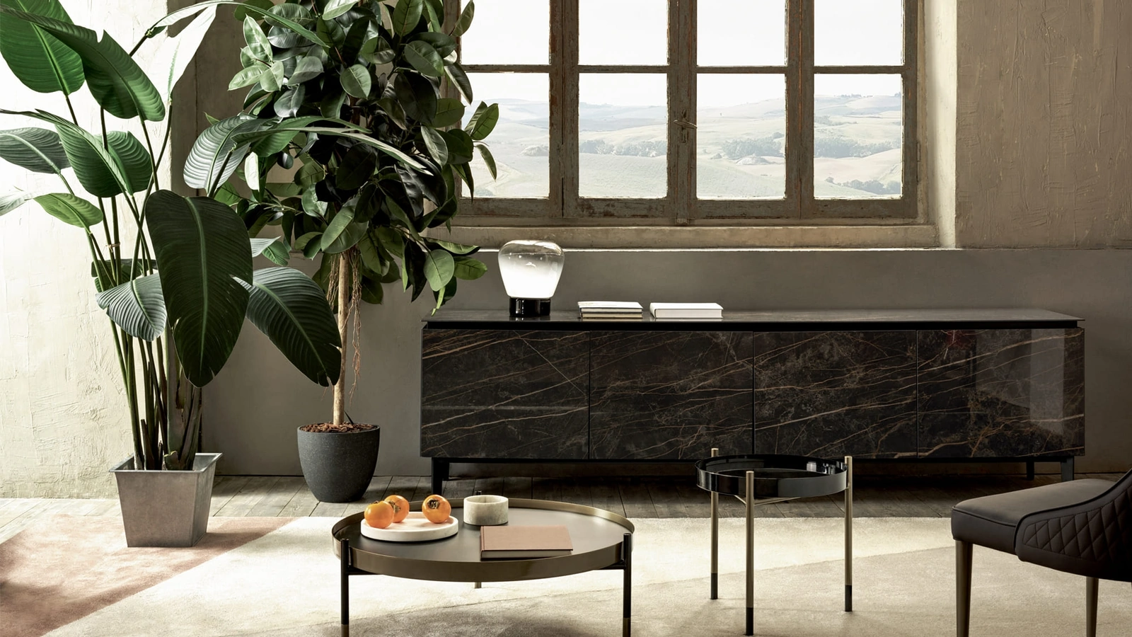 Lampada da tavolo Stone in vetro sfumato bianco con base in acciaio laccato di Bontempi