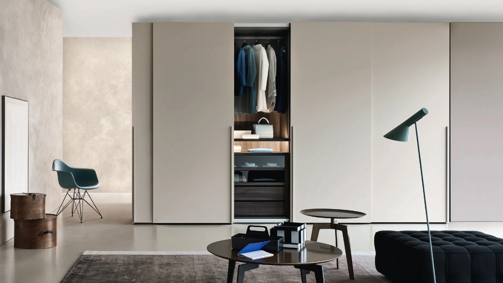 Armadio Anta Liscia Scorrevole Maniglia Assisa in laccato opaco Corda di Sangiacomo