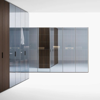 Armadio Freedhome con ante battenti in vetro e legno di Caccaro