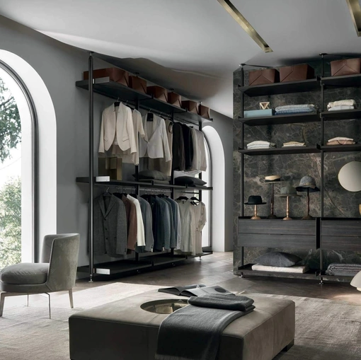 Cabina Armadio Zenit con struttura in metallo e ripiani e cassettiere in melaminico Larice Carbone di Rimadesio