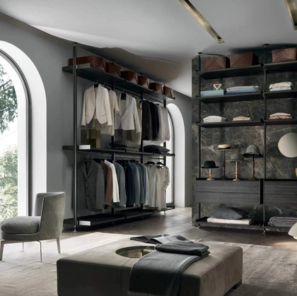 Cabina Armadio Zenit con struttura in metallo e ripiani e cassettiere in melaminico Larice Carbone di Rimadesio