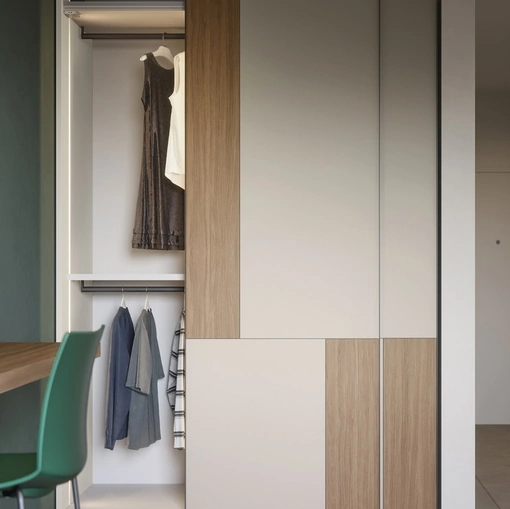 Armadio con ante scorrevoli 12B in melaminico Nuvola con inserti in Noce Naturale di Cinquanta3