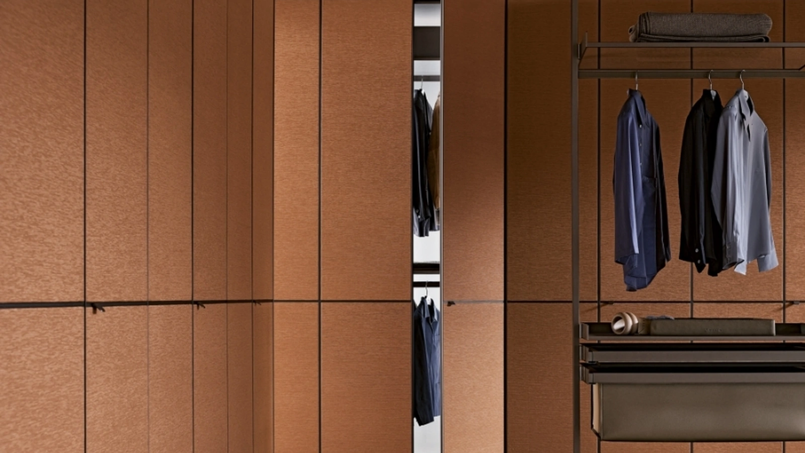 Armadio con ante battenti Cover Freestanding in tessuto color Ruggine di Rimadesio