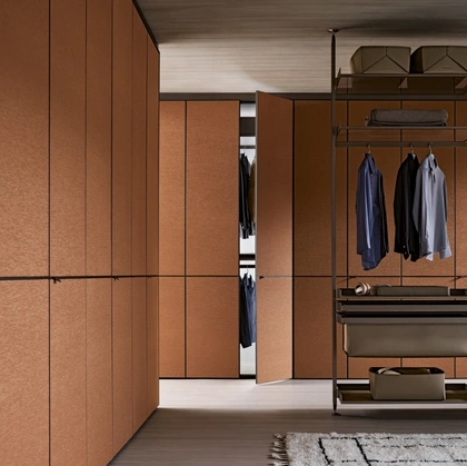 Armadio con ante battenti Cover Freestanding in tessuto color Ruggine di Rimadesio