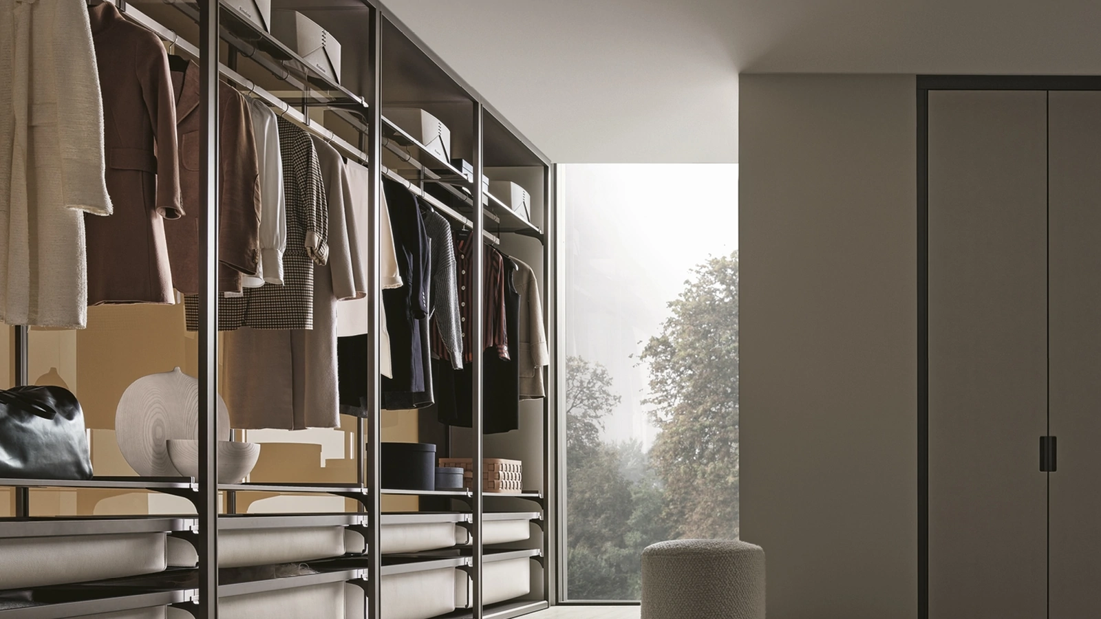 Cabina Armadio in metallo con ripiani in vetro Cover Open di Rimadesio