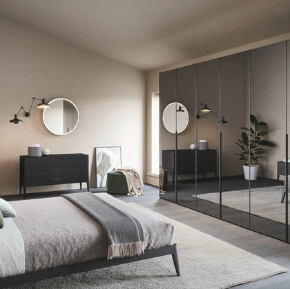 Armadio con 6 ante battenti a specchio Crystal di Novamobili