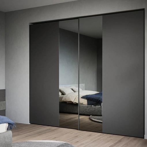 Armadio Offset con anta scorrevole di Novamobili
