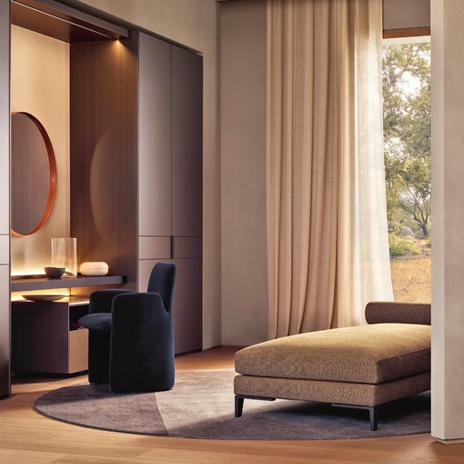 Armadio Senzafine Cover con ante in vetro acidato bronzo di Poliform