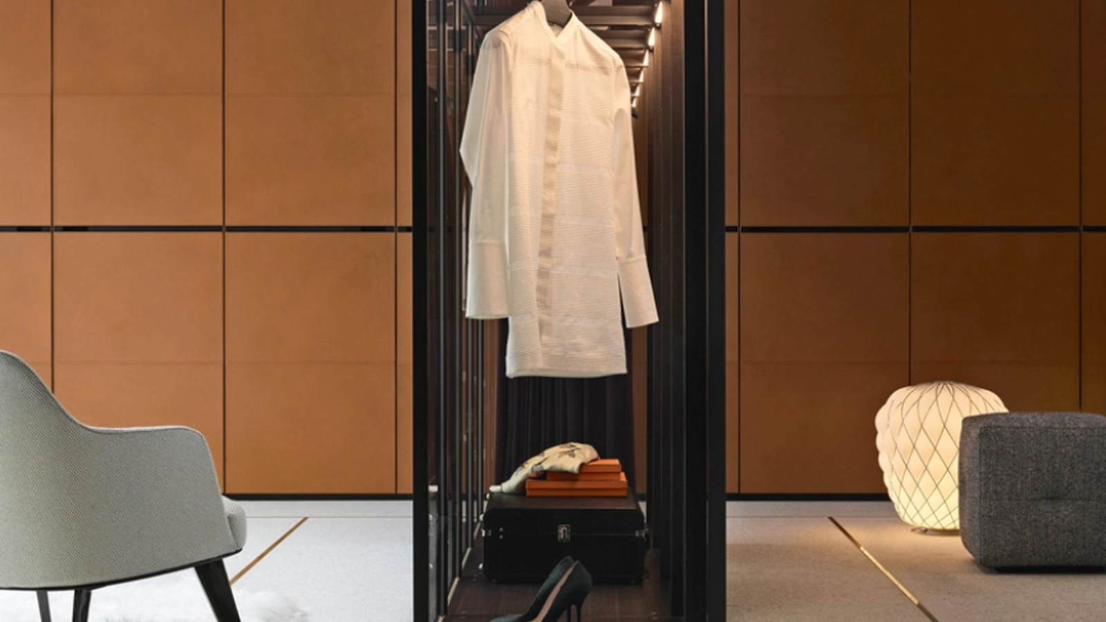 Armadio con ante battenti Senzafine Bangkok in cuoio invecchiato di Poliform