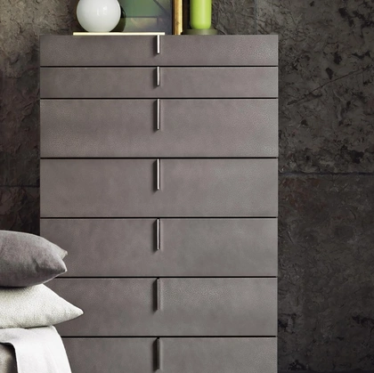 Cassettiera in legno laccato Ari di Flou