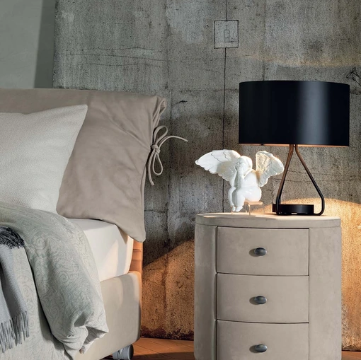 Comodino rivestito completamente in morbido nabuk Condotti di Flou