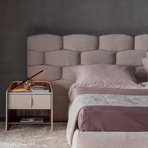 Comodino rivestito in pelle Gentleman di Flou