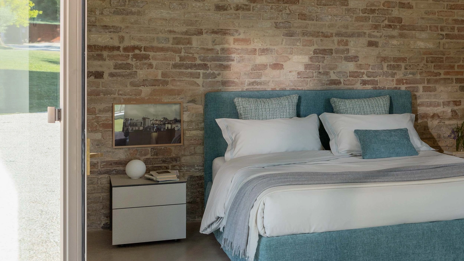 Comodino Juta in laccato opaco di Flou