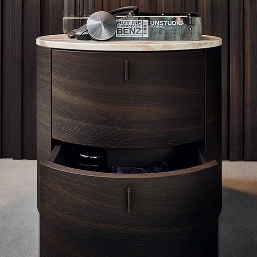 Comodino Onda in rovere con top in marmo di Poliform