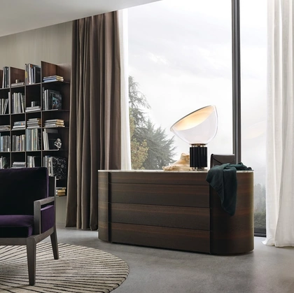 Comò in rovere con top in marmo Onda di Poliform