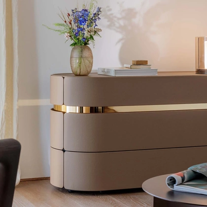 Comò Toshi rivestito in pelle di Flou