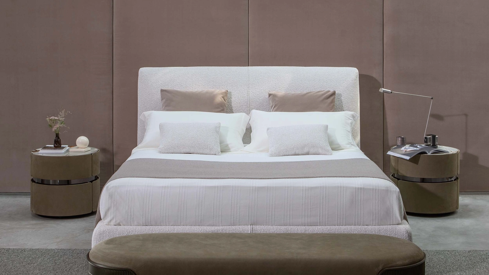 Comodino Toshi rivestito in pelle di Flou