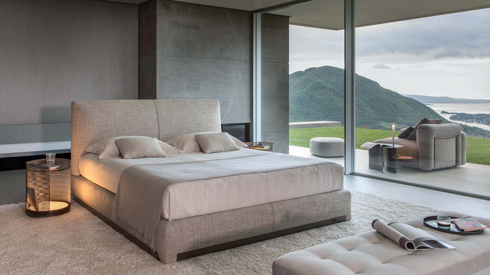 Letto matrimoniale AtelierM in tessuto imbottito di Flou