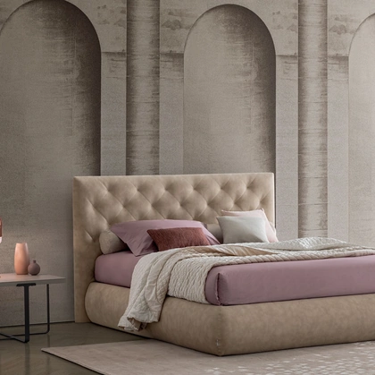 Letto Beat in pelle imbottita con testiera trapuntata di Oggioni