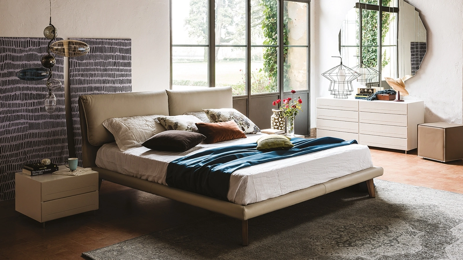 Letto imbottito con testiera Adam di Cattelan Italia