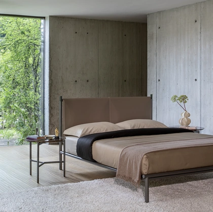 Letto in pelle Iko di Flou