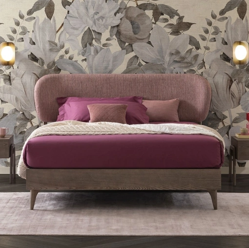 Letto Mirabel in legno con testiera in tessuto di Oggioni