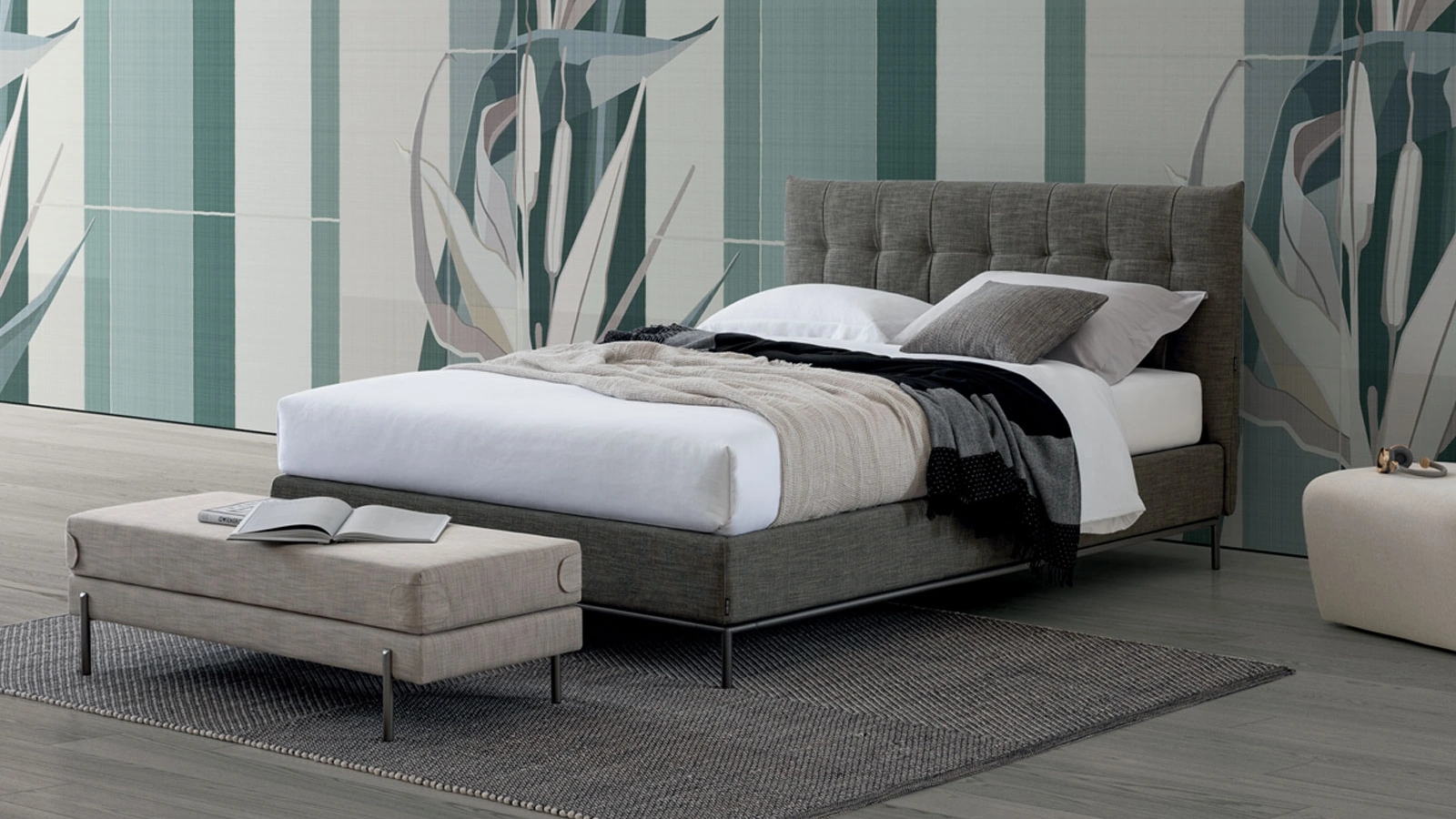 Letto in tessuto con testiera trapuntata Panf di Oggioni