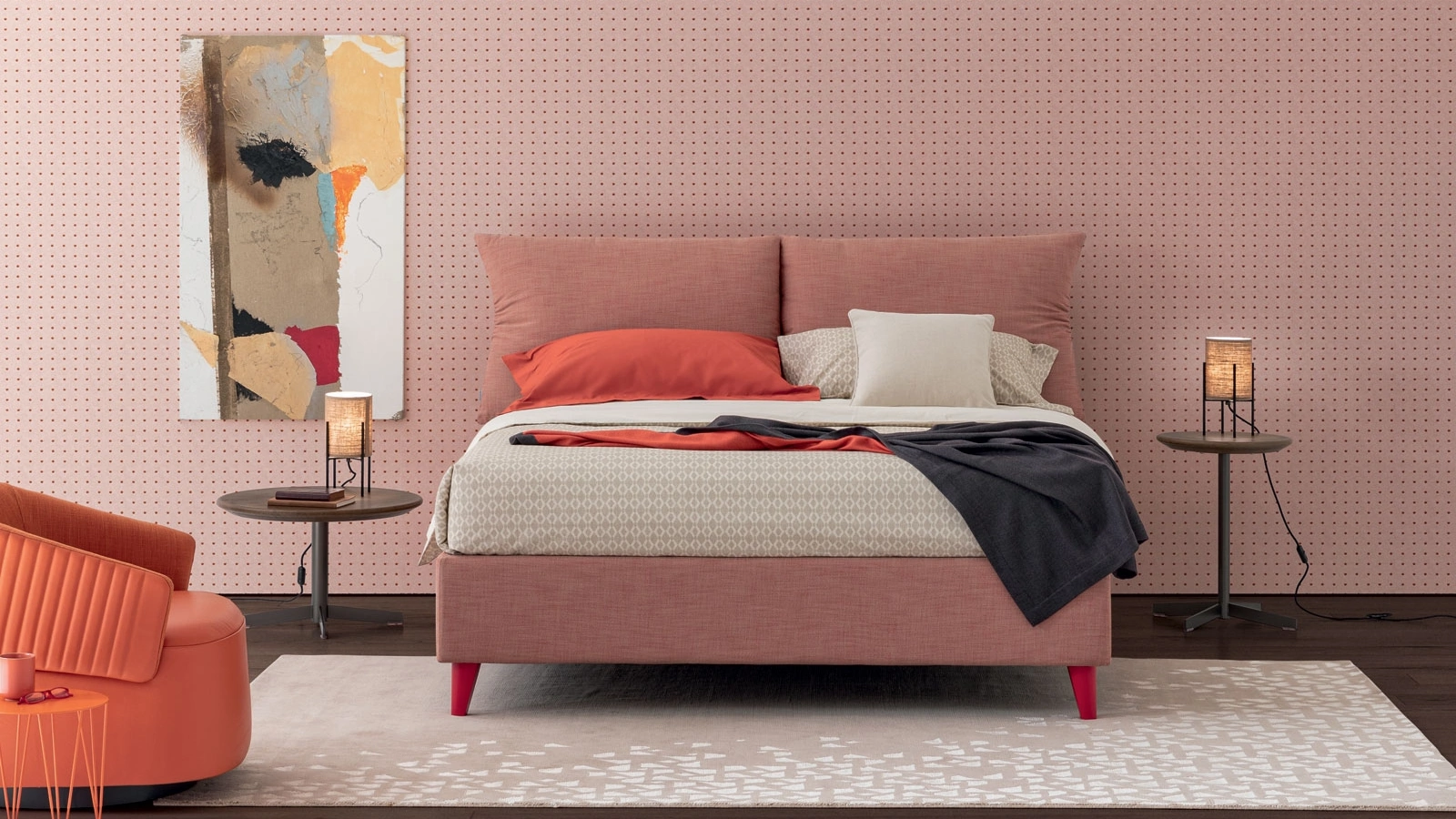 Letto in tessuto imbottito con testiera Plissé di Oggioni