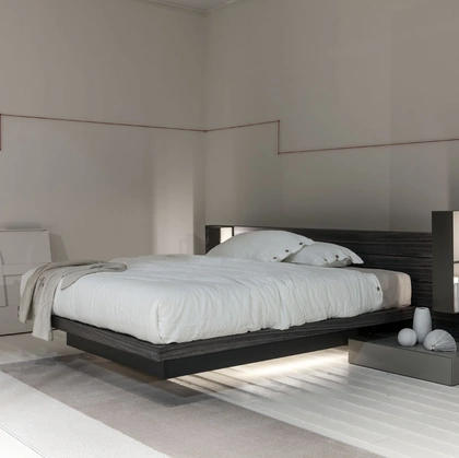 Letto in legno con box contenitore sollevato da terra con testiera autoportante Sestante di Fimar