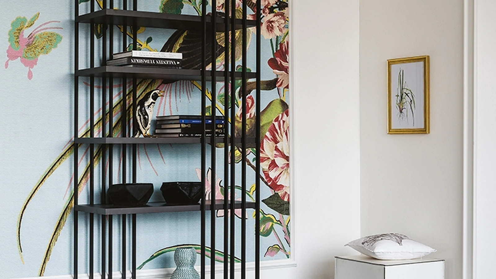 Libreria Arsenal in acciaio con ripiani in legno di Cattelan Italia