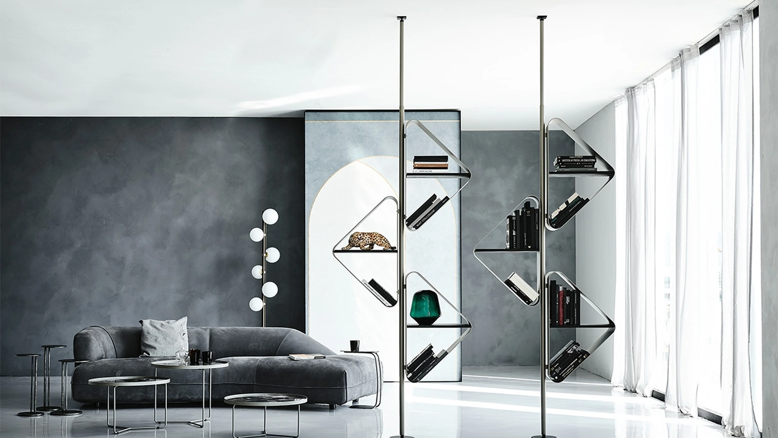 Libreria divisoria  in metallo con ripiani in legno Spinnaker di Cattelan Italia