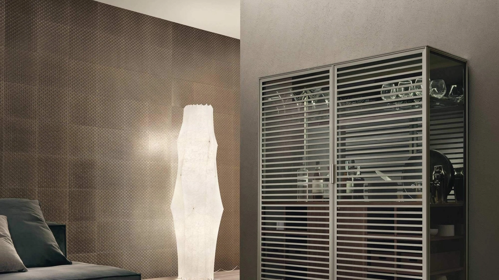 Madia Alambra Alta in vetro e metallo finitura Platino di Rimadesio