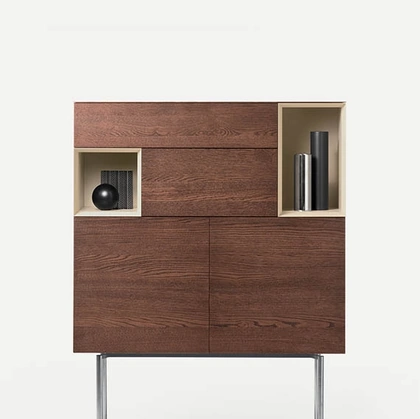 Madia Alta Brema in legno con vani a giorno in laccato opaco di Pianca