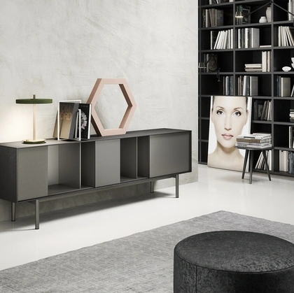 Madia Reverse in laccato opaco di Novamobili