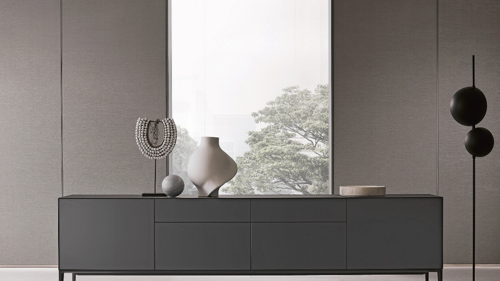 Madia Self Up in vetro Nero opaco di Rimadesio